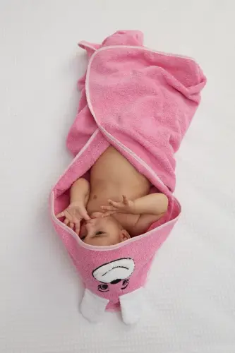Pupy Bear Cotton Hooded Unisex Newborn Baby Swaddle Towel Embroidered Pink 100x100cm - MISLINA HOME (1)