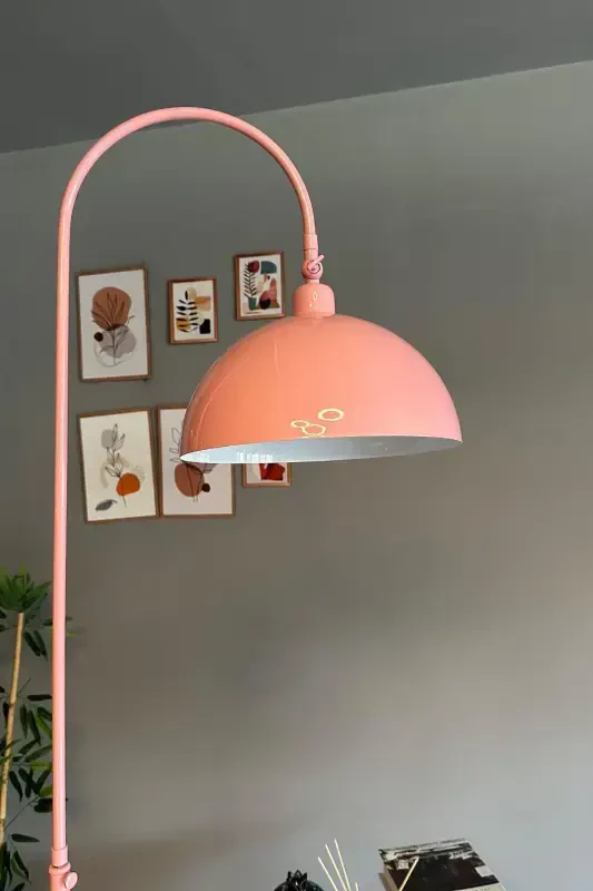 Pushti lampader harakatlanuvchi boshliqli zamonaviy dekorativ metall yashash xonasi, o'quv xonasi uchun pol lampasi - Pushti - Modazone