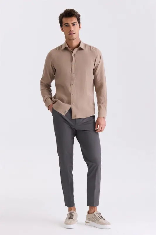 Qahva rangli Comfort Fit tugmali yoqali ko'ylak - 2