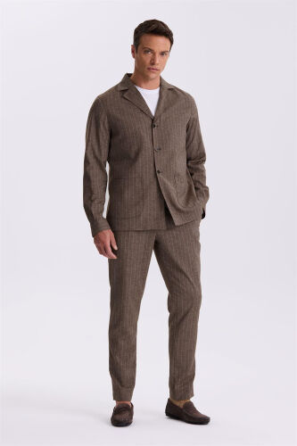 Qahva Slim Fit Apaş Yoqali Zig'ir Aralash Chiziqli Kostyum 