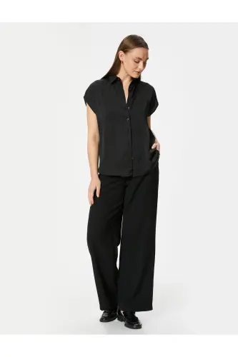 Qisqa yengli ko'ylak Relax Fit Klassik yoqali tugmali-Qora - KOTON (1)