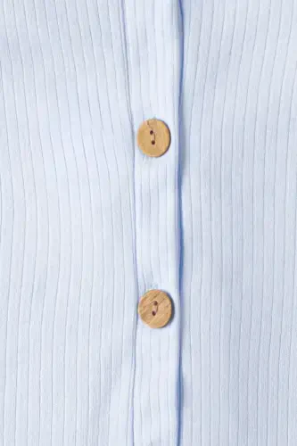 Qisqa yengli yog'och tugmachali organik kombinezonli chaqaloq kostyumi - och ko'k - 5