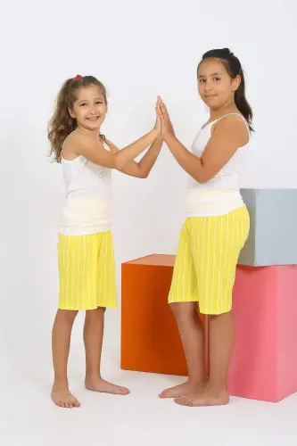 Qiz bolalar uchun ipkamonli va shimlar kiyiladigan paxta matodan oq pijama to'plami 20430 - 3