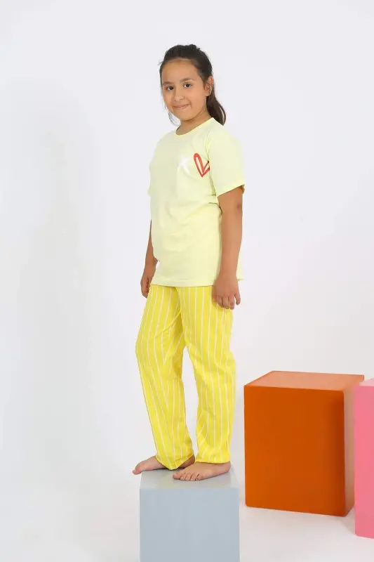 Qiz bolalar uchun qisqa qo'lli sari plyus pijama to'plami 20432 - 2