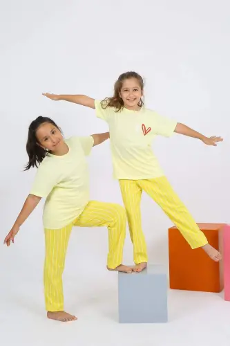 Qiz bolalar uchun qisqa qo'lli sari plyus pijama to'plami 20432 - 4