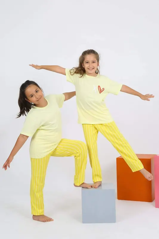 Qiz bolalar uchun qisqa qo'lli sari plyus pijama to'plami 20432 - 4
