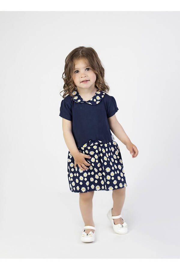 Qizcha uchun papatyali naqshli yoqali ko'ylak - 12