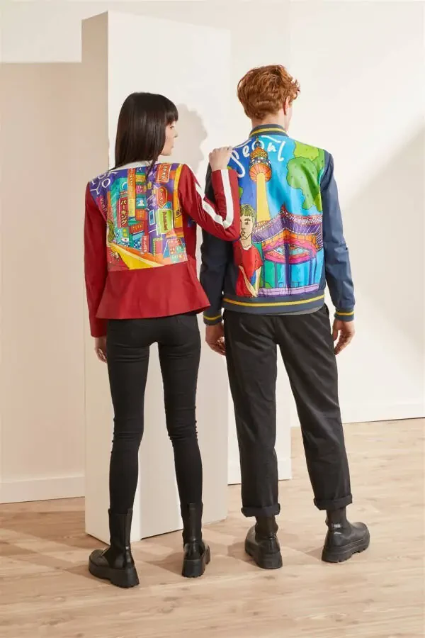 Qizil Ikigai, Tokio shahri haqiqi charm ayol biker ko'ylagi. - 4