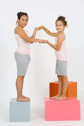 Qizlar uchun iplar osilgan paypoqli atlas pushti pijama 20430 - 5