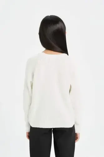 Qizlar uchun standart o'lchamli krujka yoqali sviter C6910A824AU - 5