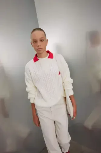 Qizlar uchun standart o'rindiqli krujka bo'yinli sviter C6973A824AU - 1