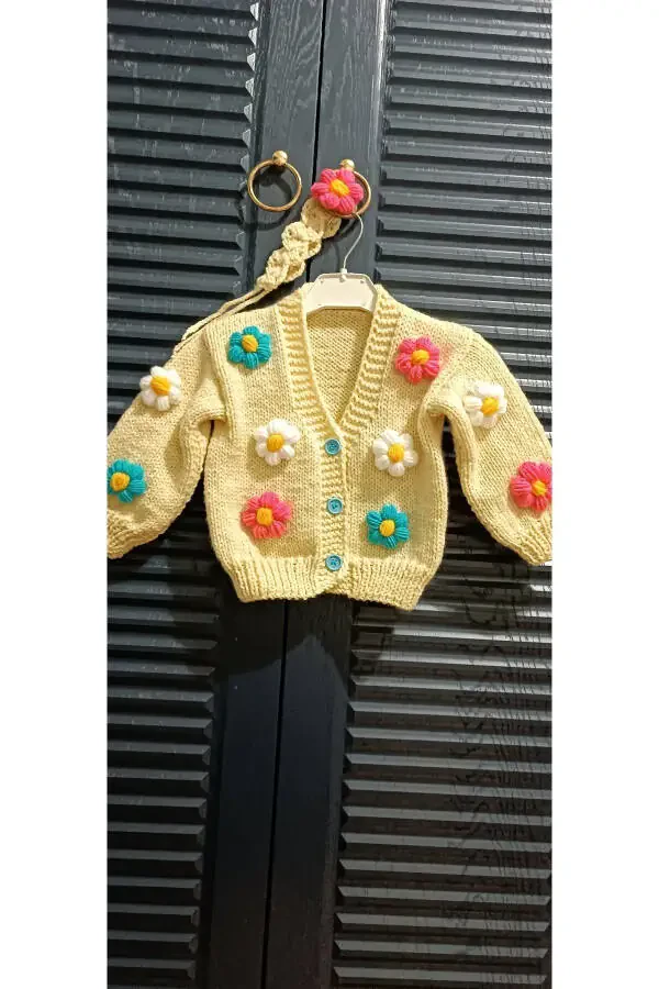 Qo'l bilan to'qilgan gulli chaqaloq ko'ylagi - 3