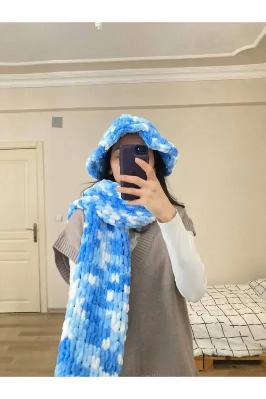 Qo'lda to'qilgan Puffy шарф-шаль - ko'k oq - MODA BIÇER