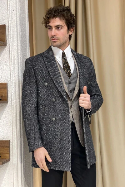 Qora baliq dumi paltosi, tor qirqim, maxsus dizayndagi metall tugmachalar, jun. - NAZEF