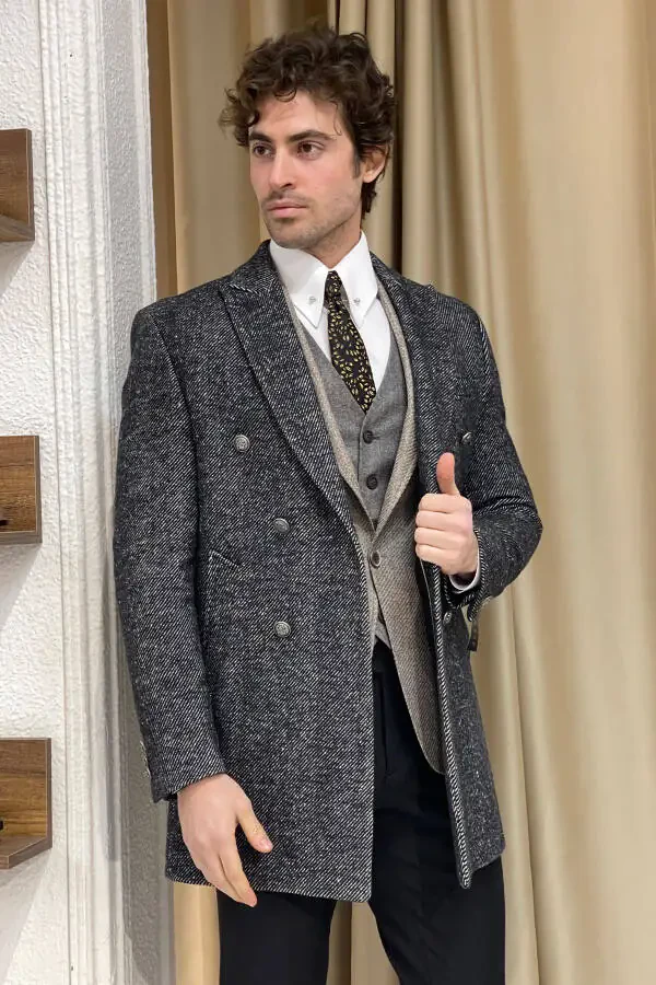 Qora baliq dumi paltosi, tor qirqim, maxsus dizayndagi metall tugmachalar, jun. - 1