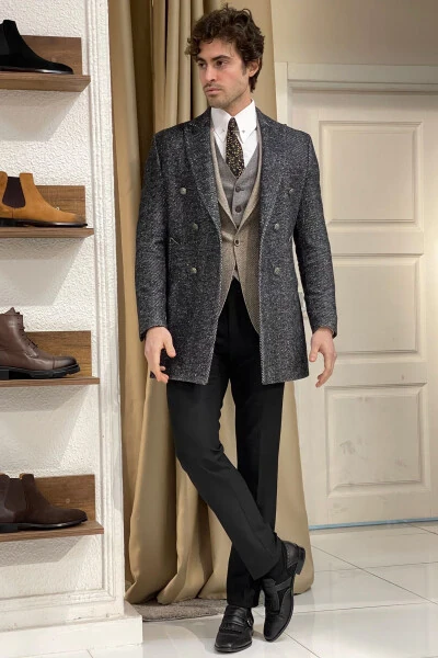 Qora baliq dumi paltosi, tor qirqim, maxsus dizayndagi metall tugmachalar, jun. - 4