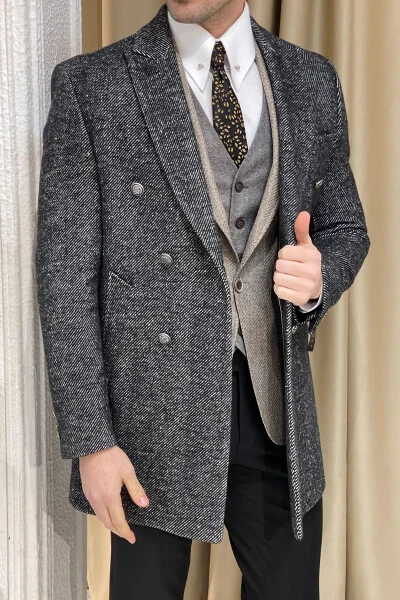 Qora baliq dumi paltosi, tor qirqim, maxsus dizayndagi metall tugmachalar, jun. - 8