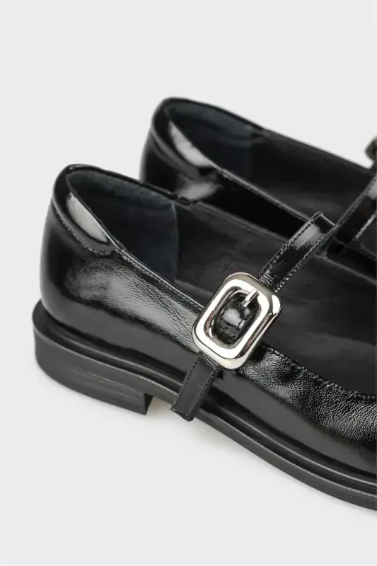 Qora charm ayollar kundalik poyabzali - ELLE