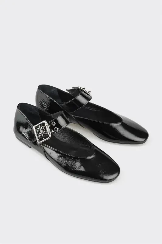 Qora charm ayollar kundalik poyabzali - 2