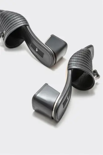 Qora charm ayollar poshnali shippak - 4