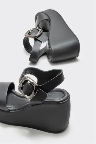 Qora charm ayollar to'ldirilgan tovonli sandal - Qora - 4