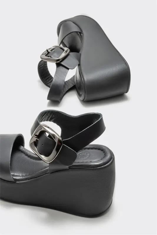 Qora charm ayollar to'ldirilgan tovonli sandal - Qora - 4