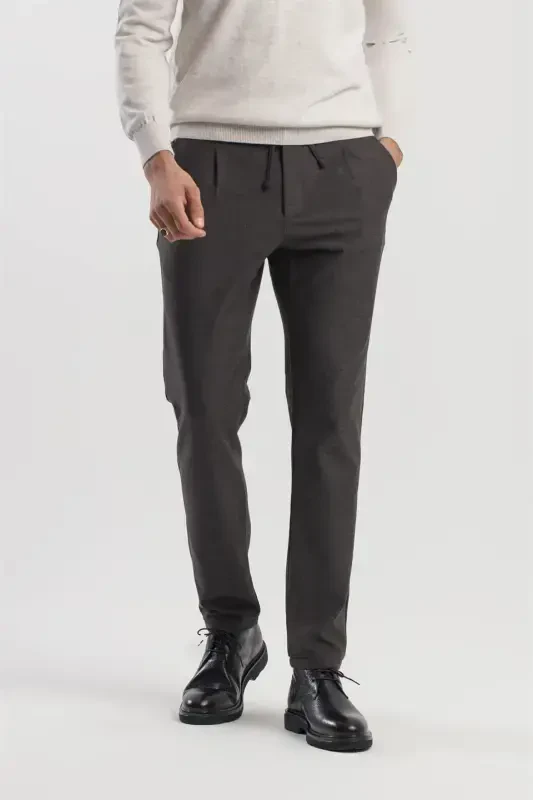 Qora Comfort Fit Belbog'li Yon Cho'ntak Shim - JAKAMEN