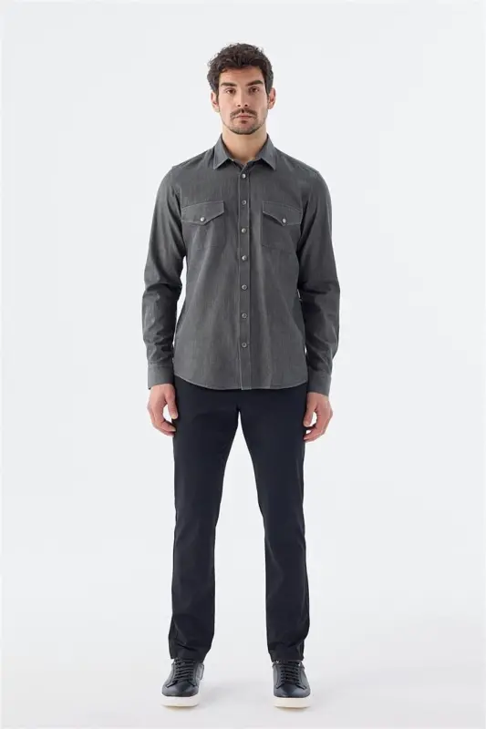 Qora Comfort Fit cho'ntakli tugmachali 100% paxta jinsi ko'ylak - 2