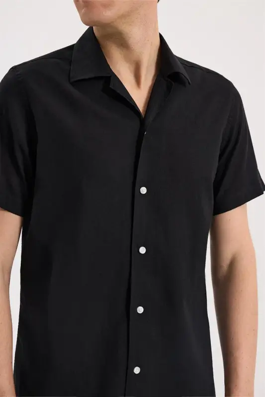 Qora Comfort Fit klassik yoqa kalta yengli ko'ylak - 3