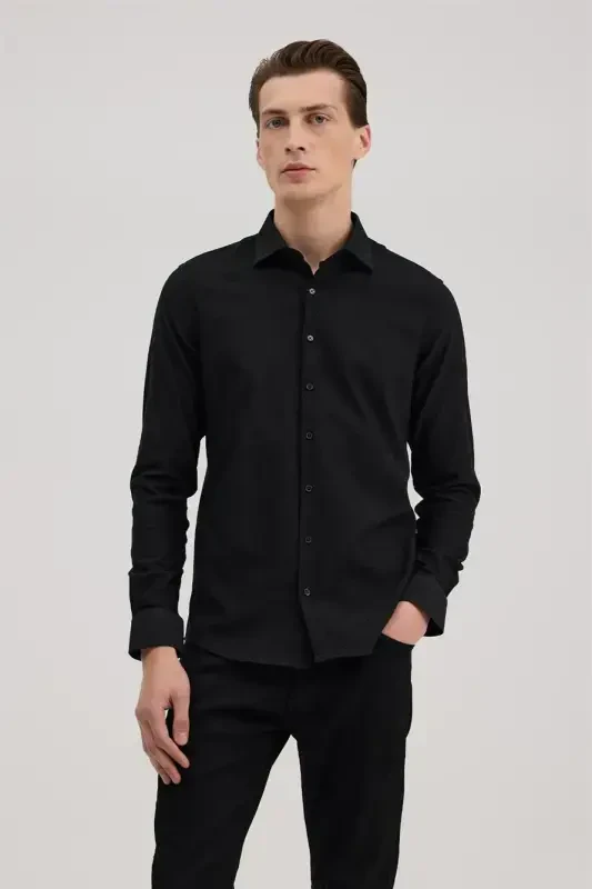 Qora Comfort Fit Klassik Yoqali O'zidan Naqshli Ko'ylak - JAKAMEN