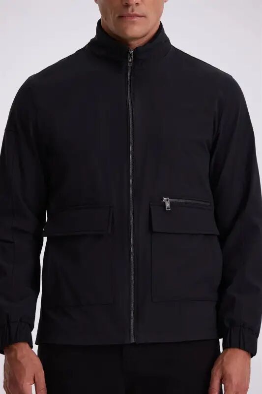 Qora Comfort Fit tik yoqali mavsumiy kurtka - 3