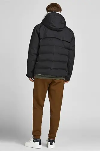 Qora erkaklar uchun puffa ko'ylagi 12225287_jcotarwın - JACK & JONES (1)