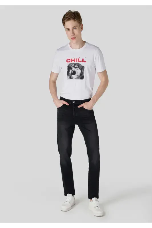 Qora, erkin kesim erkaklar jinsi shimi. - 1