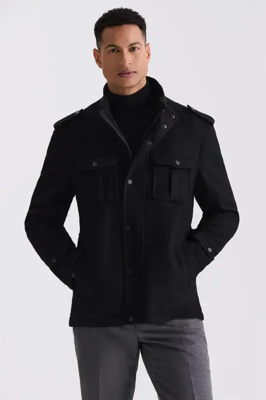 Qora ingichka Sport Kesh Paltosi bilan Slim Fit Mandarin Yaka, Epauletlar va Naqsh - 1