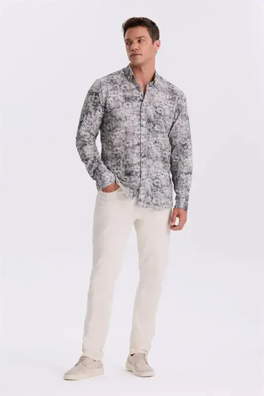 Qora naqshli tugmali yoqali Comfort Fit ko'ylak - 2