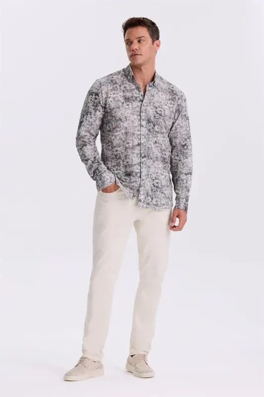 Qora naqshli tugmali yoqali Comfort Fit ko‘ylak - 2