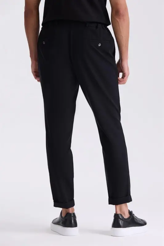 Qora, qulay bichimli, bel qismi elastikli jogger shim - 4
