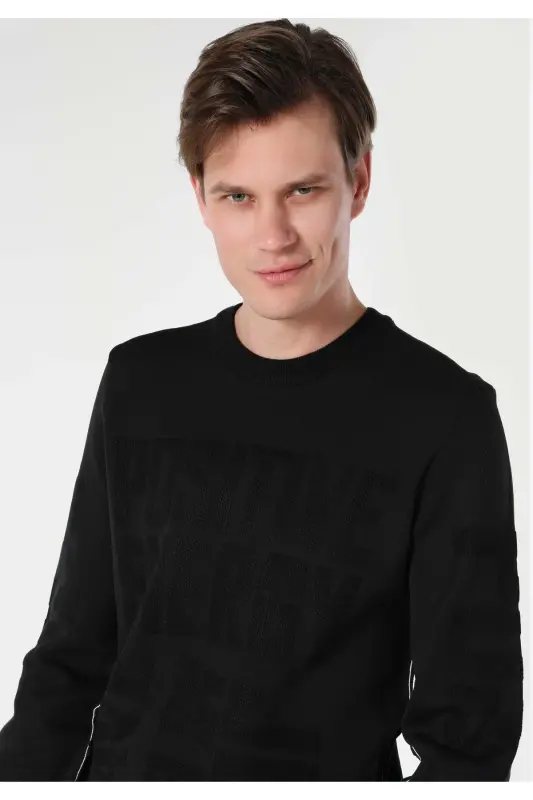 Qora rangli bisiklet yoqasi, matnli erkaklar ko'ylagi. Regular Fit. - COLIN'S