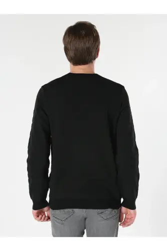 Qora rangli bisiklet yoqasi, matnli erkaklar ko'ylagi. Regular Fit. - COLIN'S (1)