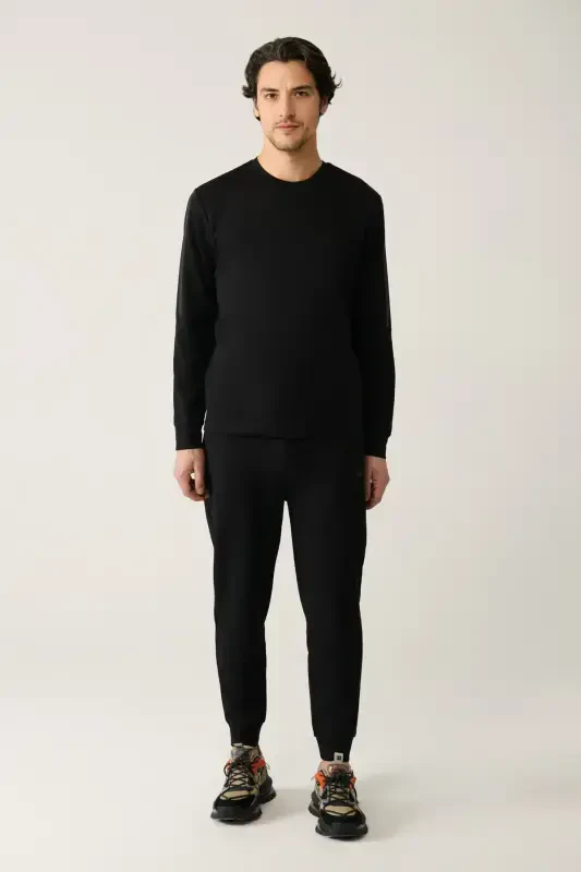 Qora rangli bisiklet yoqasi sviter - 6