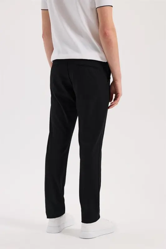 Qora rangli Comfort Fit bel qismi rezinali egiluvchan matoli jogger shimlari - 4
