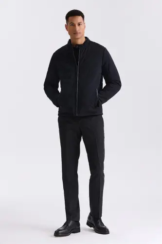 Qora rangli, qulay kesimli, tik yoqali, oldidan fermuarli mavsumiy palto - JAKAMEN (1)