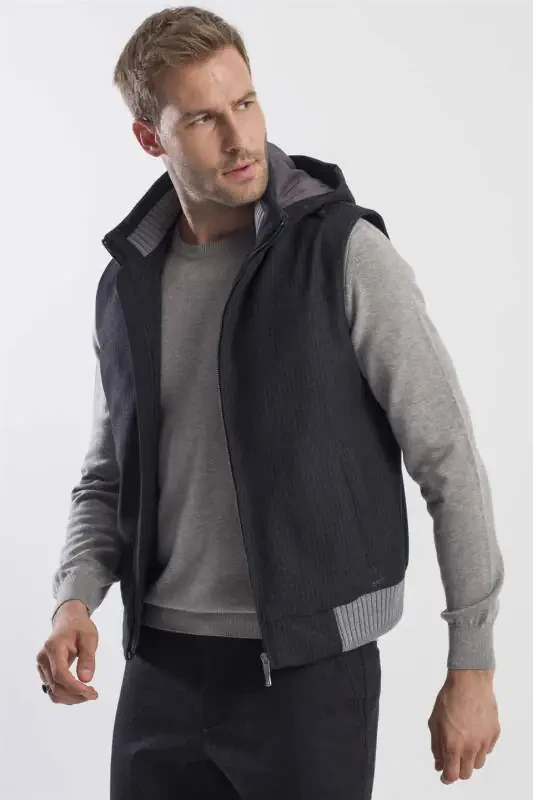 Qora rangli, qulay kiyim, bezakli, yechiladigan kaputli yelek - 3