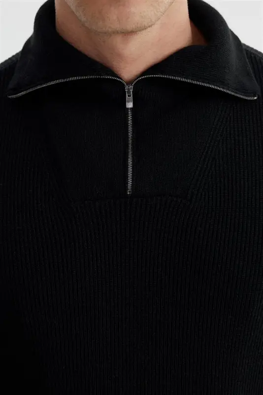 Qora rangli, slim fit, junli, zamokli yoqali trikotaj - 3