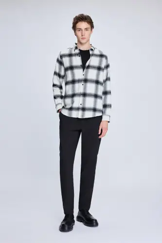 Qora rangli slim fit karli tugmali yoqa uzun yengli paxta - HATEMOĞLU (1)