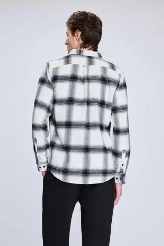Qora rangli slim fit karli tugmali yoqa uzun yengli paxta - 5