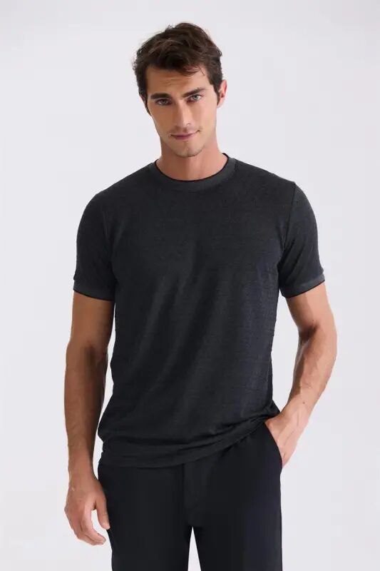 Qora Slim Fit Dumaloq Yoqa T-Shirt - 1