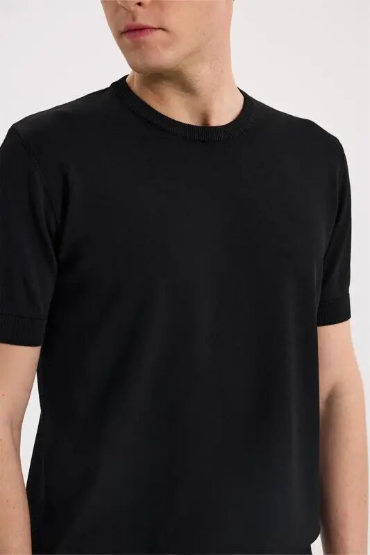 Qora Slim Fit Dumaloq Yoqali Rayon T-Shirt - 3