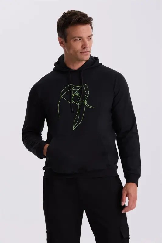 Qora Slim Fit Hoodi chop etilgan %100 paxtadan tayyorlangan futbolka - 2