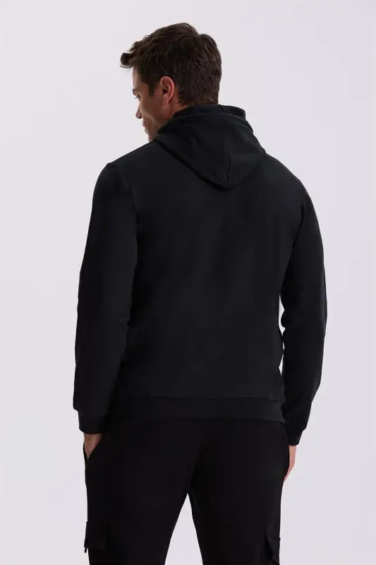 Qora Slim Fit Hoodi chop etilgan %100 paxtadan tayyorlangan futbolka - 4